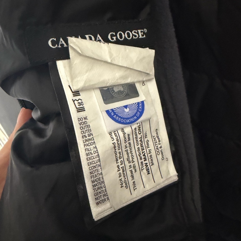 Canada Goose Women's HyBridge Lite Hooded Coat M - Picture 4 of 4